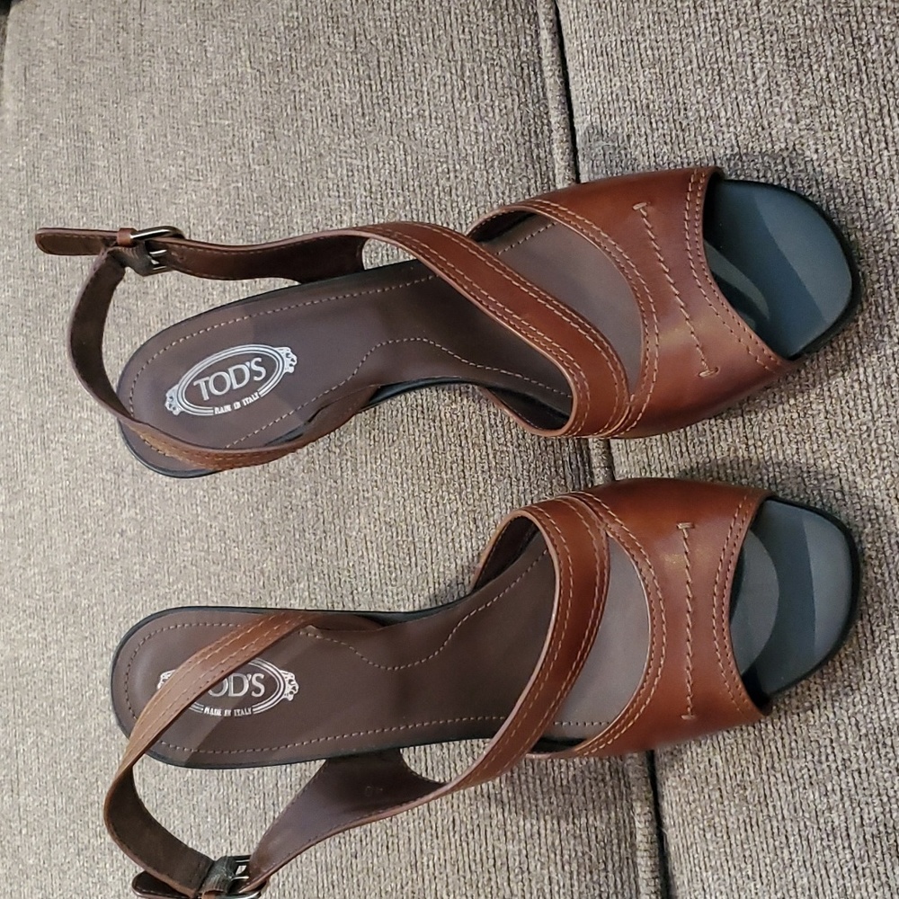 Brown Tod's high heels size 10, never worn
